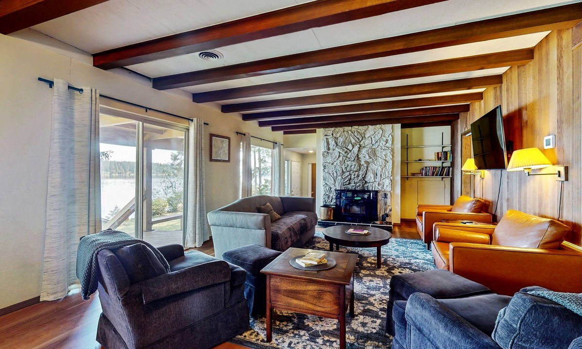 Shelton Cabin | Tranquil home with large deck, wooded views, & direct access to the Puget Sound