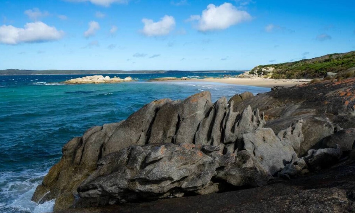 Hellyer Beach House | Tranquil Private Tasmanian Island