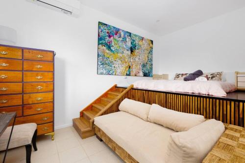 Rochedale South House | Tropical Poolside Studio Private Entry