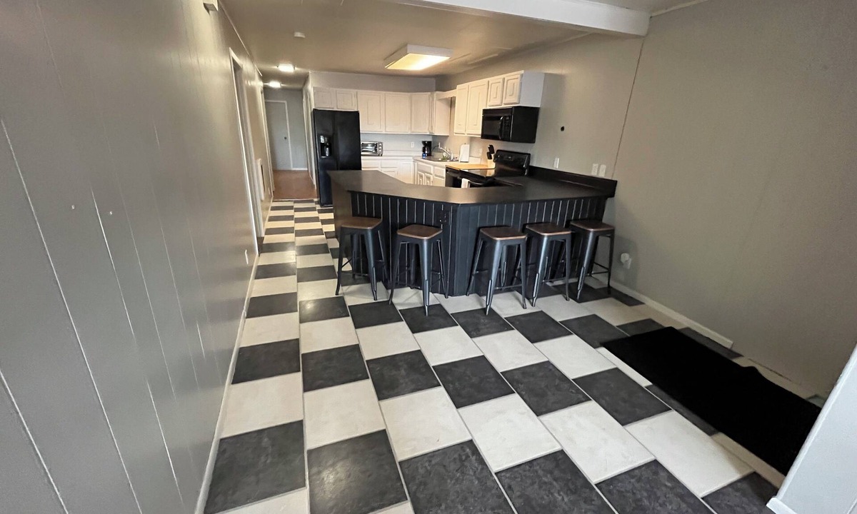 Miller Apartment | Updated apartment on Main Street! Easy access to bars, restaurants, & shopping!