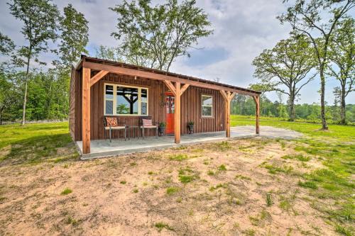 Ozark House | Updated Studio Cabin in Ozark w/Yard & Mtn View