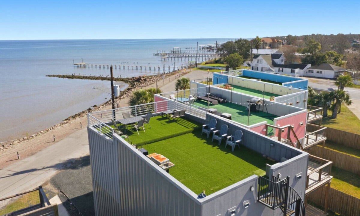 Bacliff House | Upscale Waterfront Home | Hot Tub |Rooftop Balcony