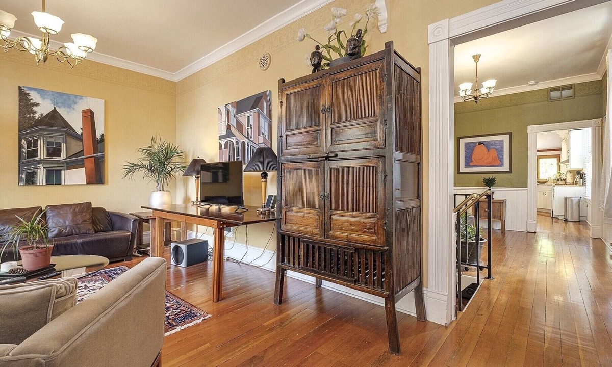 Uptown House | Victorian House, Downtown NW, 3Baths, Deck, Patio, Garden, Reunions, Families