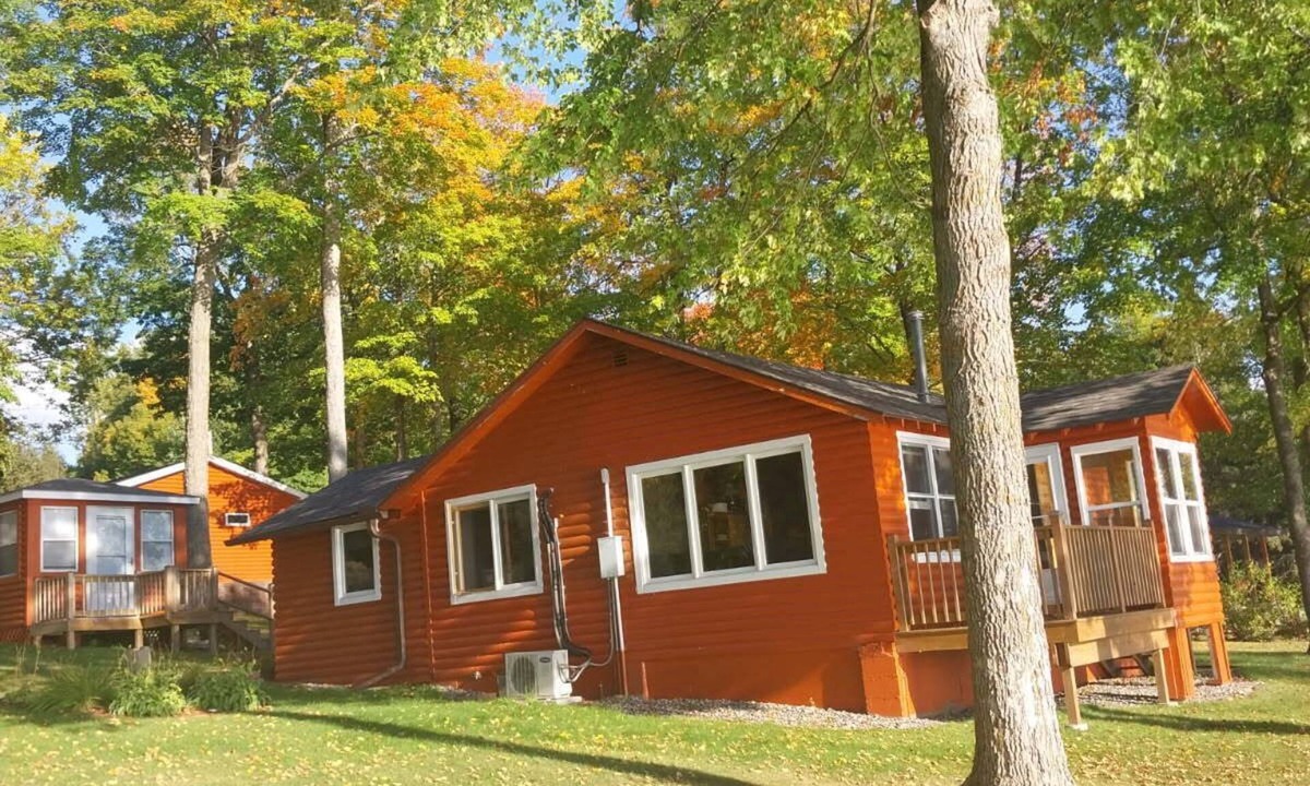 Deer River Cabin | Vintage log cabin with fantastic views of Bowstring Lake