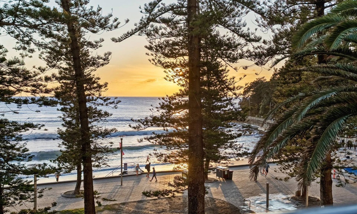 Manly Apartment | Wake to Waves - Beachfront Ocean Views