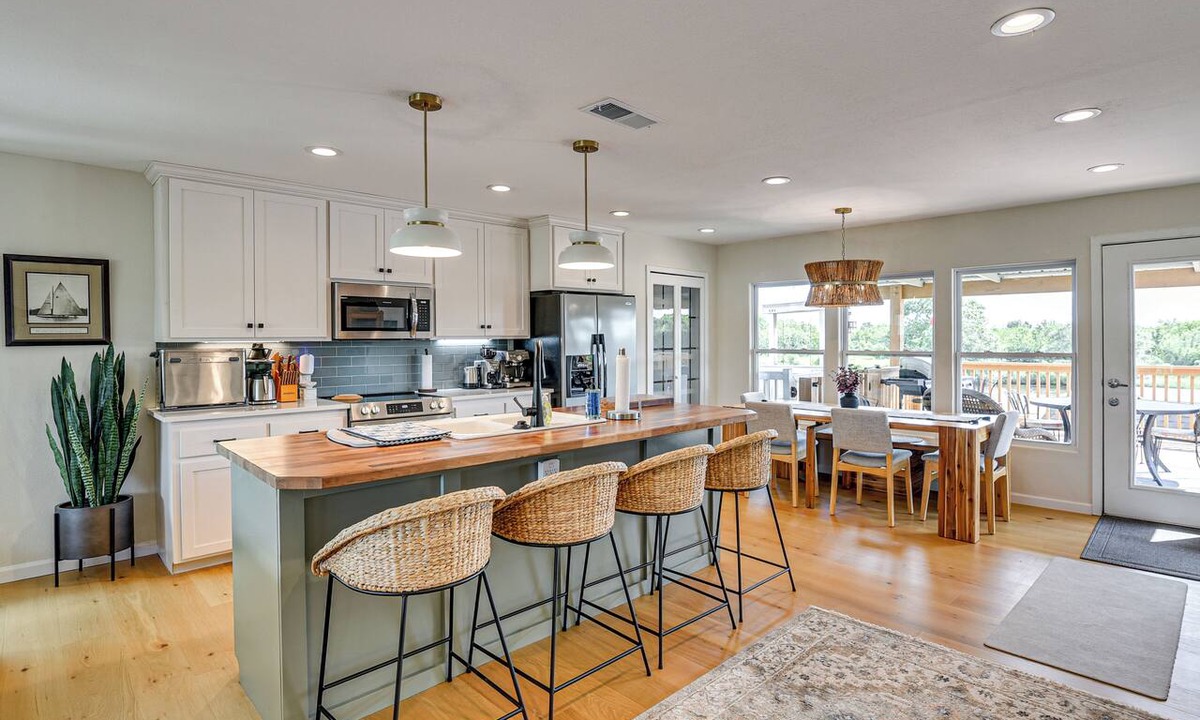 Dickinson House | Waterfront 2-Unit Combo w/Dock in Dickinson