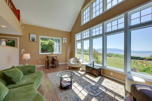 Marietta-Alderwood House | Waterfront Bellingham Bliss: Steps to Beach!