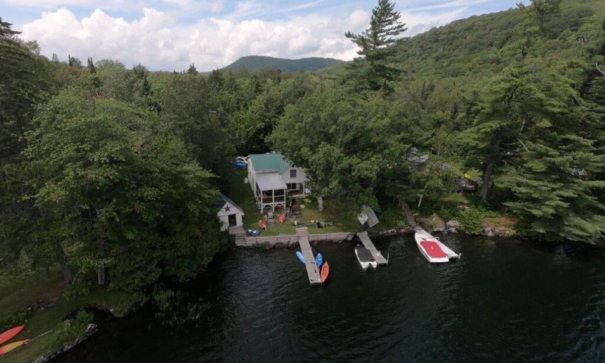 Glover Cottage | Waterfront cottage on beautiful Vermont lake