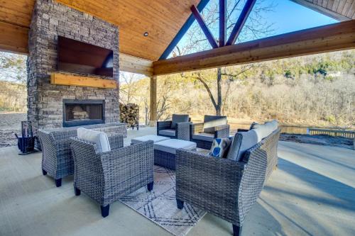 Flippin House | Waterfront Flippin Retreat w/White River Access!