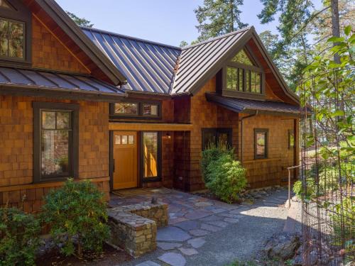 Orcas House | Waterfront Luxury, Chef's Kitchen & Sunset Views