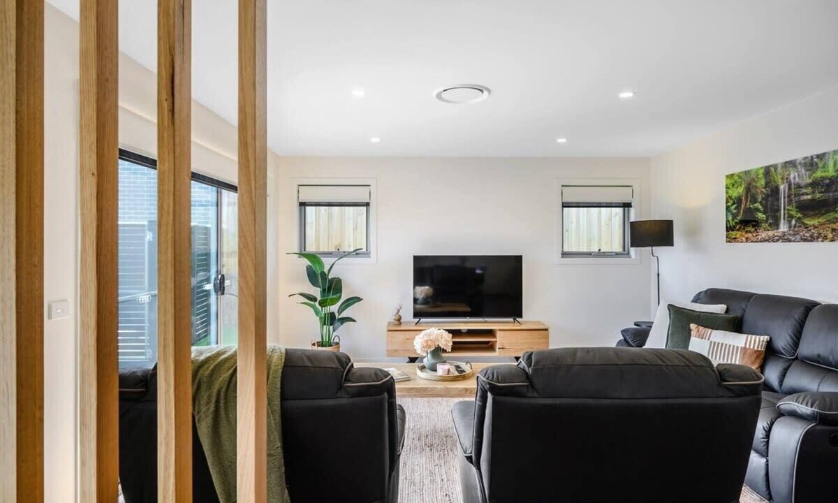 Warrane Villa | "Wattle Villa" No2 -2BR/2BA–10min to CBD-Airport.