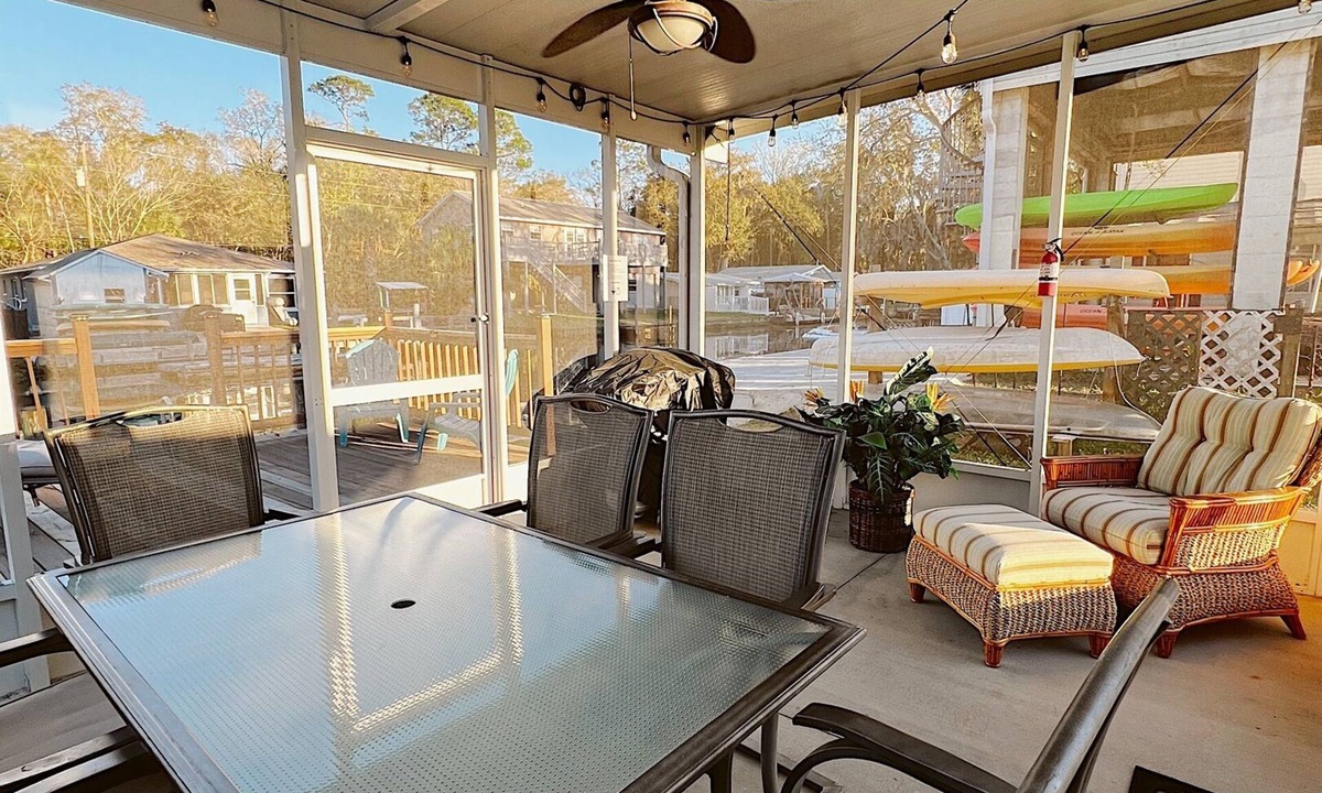 Weeki Wachee Gardens House | Weeki Wachee River | Clear Kayak | Waterfront