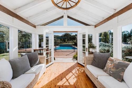 Budgee Budgee House | 'Wilpine' Poolside Country Luxury near Town