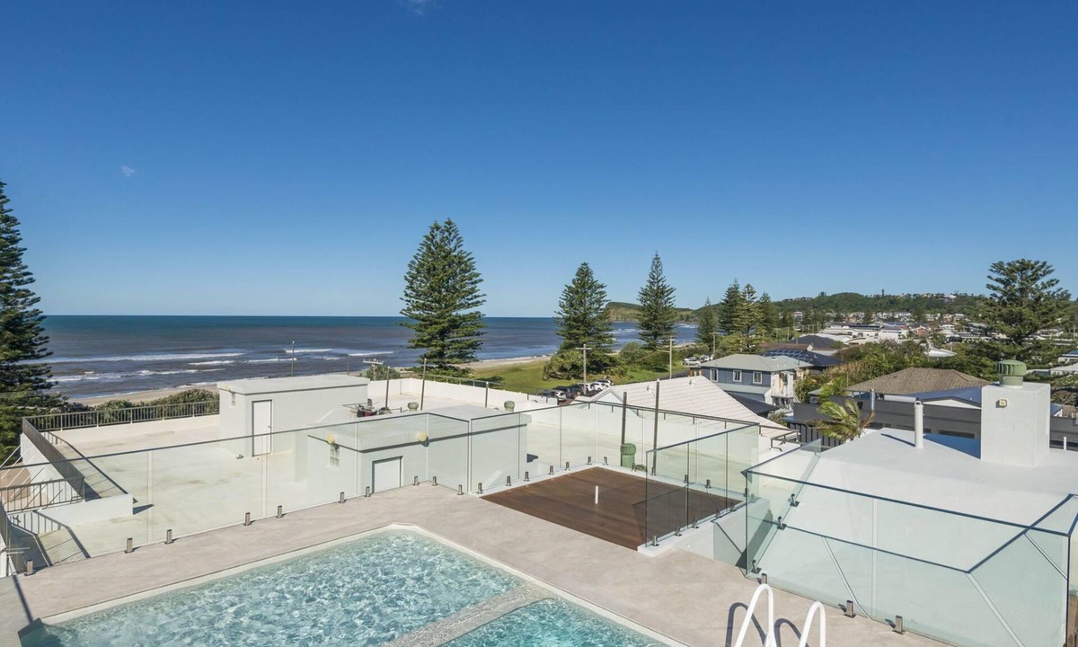 North Creek Apartment | Wintersview 2 - Beachfront Apartment with Rooftop Pool