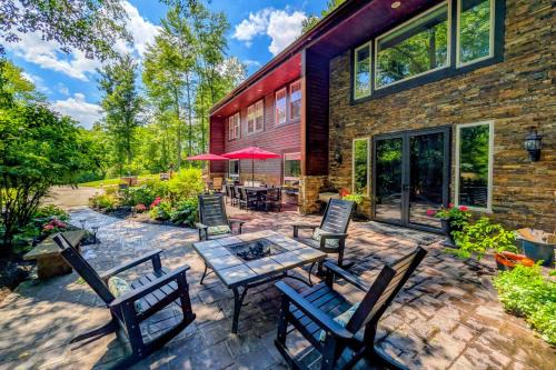 Delaware House | Woodland Spa Sanctuary: Delaware Home w/Swim Spa