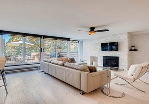 Designer 2BR Huge Private Deck Epic Vail & Beaver Creek Views