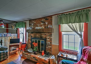 Historic Chester House 10-30 Mins to 5 Mountains!