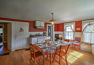 Historic Chester House 10-30 Mins to 5 Mountains!