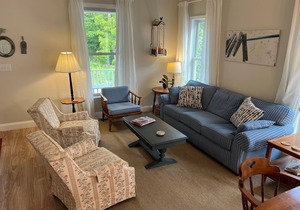 Spacious Lakeside cottage - Sleeps 16 - steps to Pool, Fitness, & Pickleball