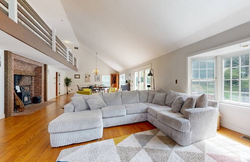 Clarendon House | 417 m² House ∙ 4 bedrooms ∙ 8 guests