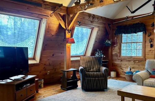 Stratton Mountain House | Cozy ski house off Stratton access road. 5-8 min to all seasons at Stratton!
