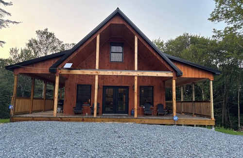Woodford Cabin | Cozy, welcoming, 3-bedroom cabin abutting the Green Mountain National Forest!