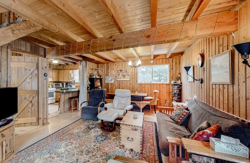 Wilmington House | Dog-friendly home with woodstove & W/D - next to golf course and near skiing