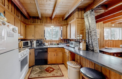 Wilmington House | Dog-friendly home with woodstove & W/D - next to golf course and near skiing