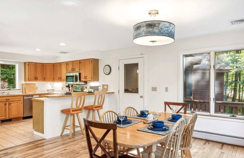 Quechee House | Family & Game Rooms, Large Deck - Highland Ridge