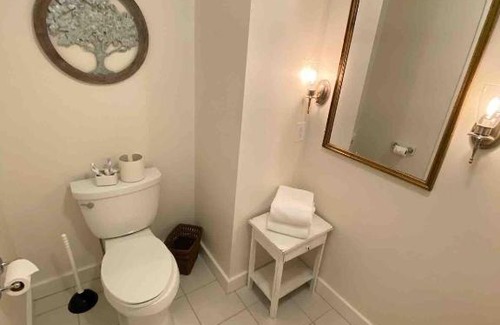 West Dover House | Farmhouse 1 - Farm Road Estate - 3 mi to Mt Snow
