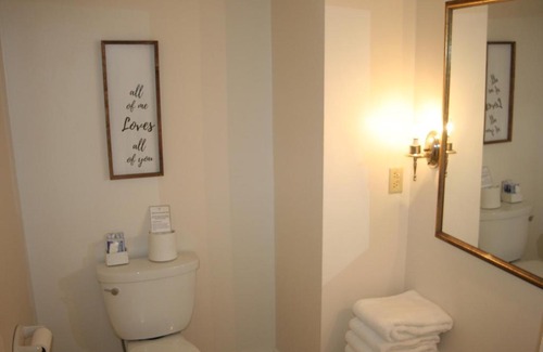 West Dover House | Farmhouse 2 - Farm Road Estate - 3mi to Mt Snow