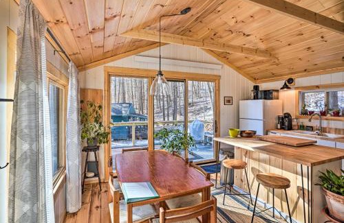 Williamsville House | Hiking Trails On-Site Cozy Falls Brook Cabin