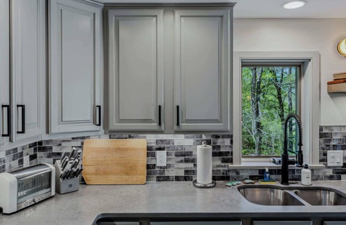 West Hartford House | Lake Pinneo, Golf View, Hot Tub - Tee Time Retreat