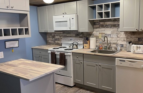 South Londonderry Ski Chalet | Minutes from Stratton Mountain for Less Money