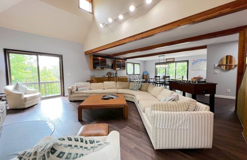 Stratton Mountain House | Mountain Oasis - Hot Tub, Sauna, Fire Pit, & MORE!