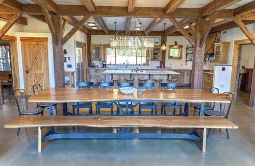 Warren House | The Vines - 6000 sq. ft. Luxury Estate with Hot Tub & Mountain Views
