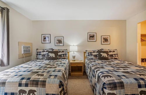 West Bridgewater Hotel | Two Double bed Standard Hotel room 217
