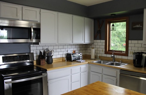 Chester House | WhiSki Cabin - 12 Acres With a Mountain View!