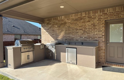 Midlothian House | 1 Level Almost Brand New 3-bed in Midlothian. Secure/Safe Neighborhood!