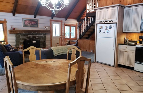 South Londonderry Ski Chalet | 10 min from Stratton! Log Cabin w/Beautiful Views