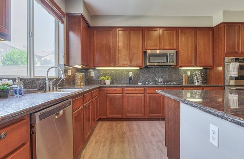 Eastvale House | 1000Mbps Súper Fast WiFi ✯ Large Group ✯ King Bed ✯ 4K Tvs