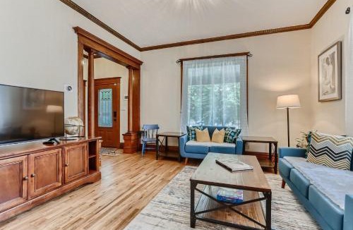 Longmont House | 113 4th Ave