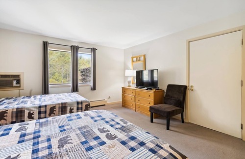West Bridgewater Hotel | 117 Two Double bed Standard Hotel room