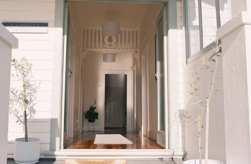 South Launceston House | 11Eardley|5min to CBD | 2 Bedrooms | Free parking