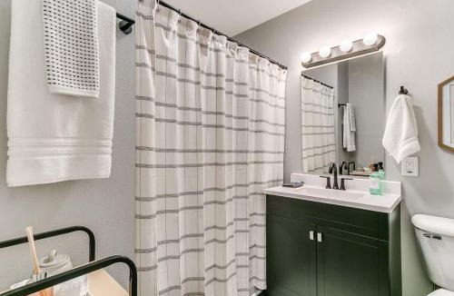 Ames House | 1402 Crescent