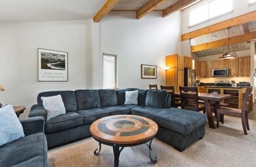 Peak 9 House | 2 BDR Snodallion Condo Columbine Pool and Hot Tub