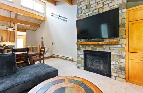 Peak 9 House | 2 BDR Snodallion Condo Columbine Pool and Hot Tub