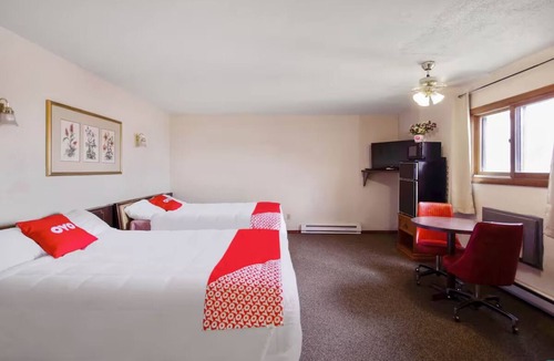 Cheyenne Wells Hotel | 2 Comfortable Rooms Setup for Family Travel & Road Trips