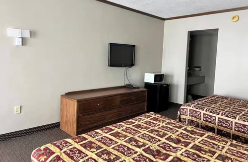 Devils Lake Hotel | 2 Inviting Rooms Ideal for Relaxed Trips Close to Devils Lake Airport