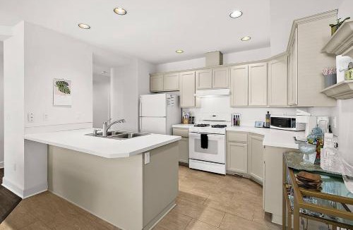 Old Town House | 2 King Suites in Old Town, Bay Views, PatioGarage
